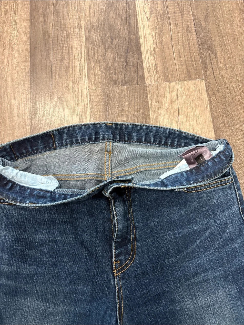 Women’s Dark Blue Cropped Jeans with Scalloped Hem